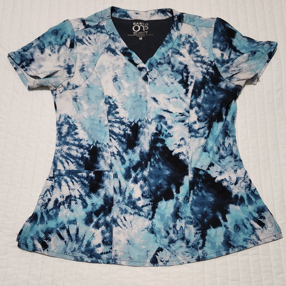 BARCO ONE scrub top.  "M"